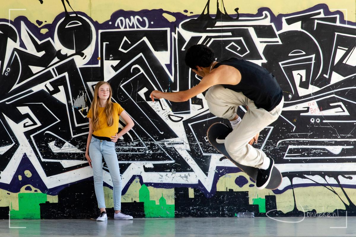 Stoere puber op skatebaan