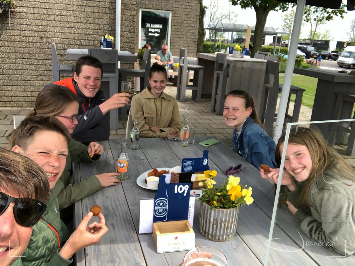De oudste zes waren met Sjoerd naar Amersfoort: een escape-tour door de stad - en bittergarnituur fratsen op een terrasje.