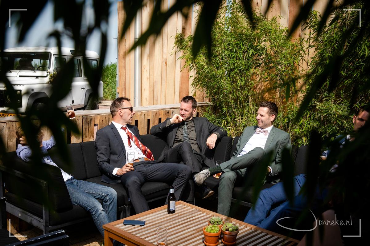 Lekker chillen, genieten van het zonnetje, een biertje, een goed gesprek... (nou ja, dat denk ik ...)