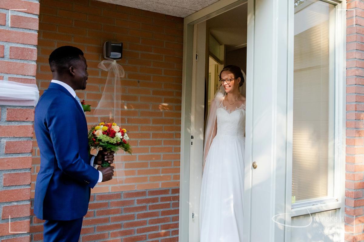 Oh, wow! Van beide kanten was het een grote verrassing wat ze aan hadden. (Never expect this nice dress ánd suit!)