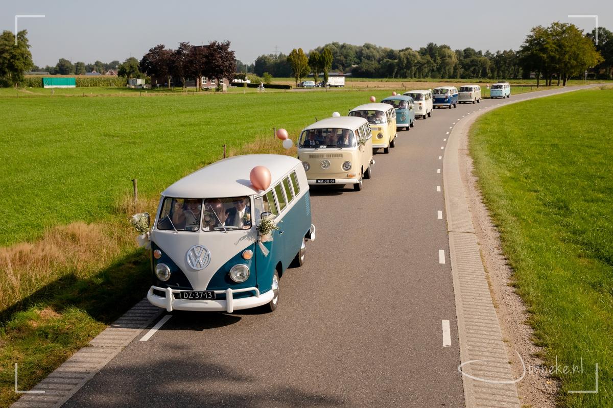 En dan gaat de stoet weer verder...