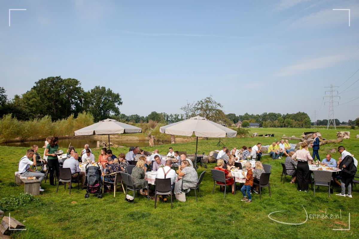 En dat weertje... zo fijn. Ja het is warm, het is zweten, maar dit tien keer liever dan nattigheid toch? Fijn dat alles zo buiten door kan gaan!