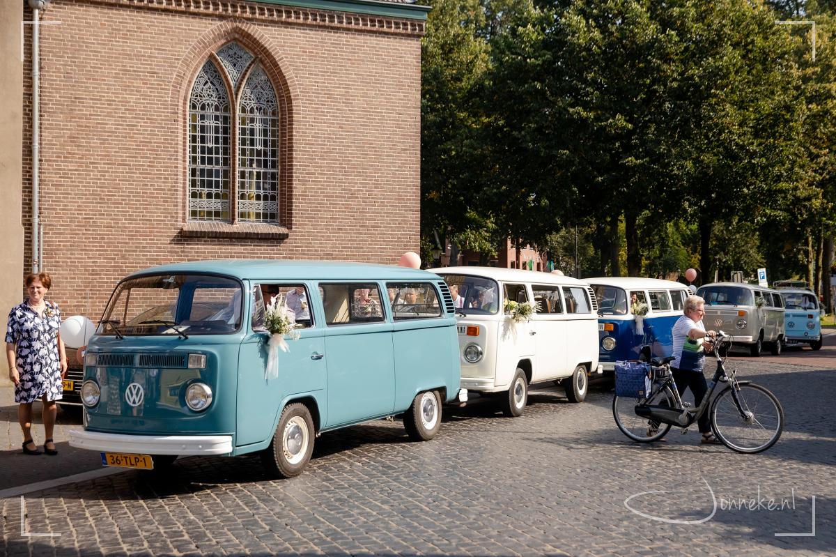 ... om Lunteren een beetje in een feestsfeer te brengen ;-) Bezienswaardigheid zoveel van die mooie busjes bij elkaar.