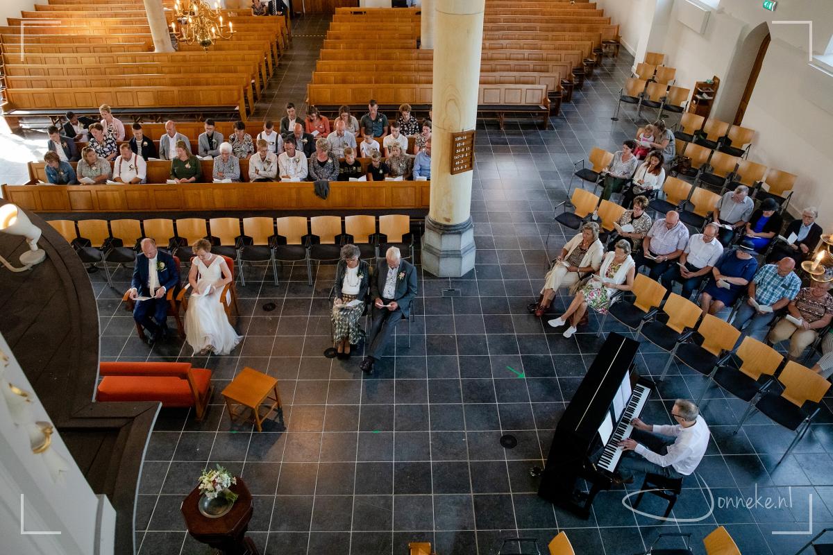 In de Oude Dorpskerk is er een moment van bezinning, rust, zingen, luisteren.