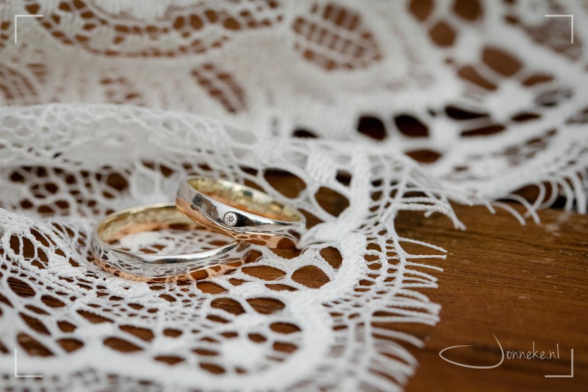 Noa en Micha zeiden het mooi bij het geven van de ringen: een ring heeft geen begin en geen eind. Dat de liefde zo mag zijn.