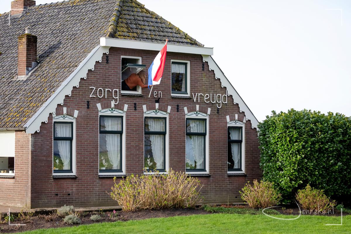 De vlag mag uit! Het is feest op de boerderij!