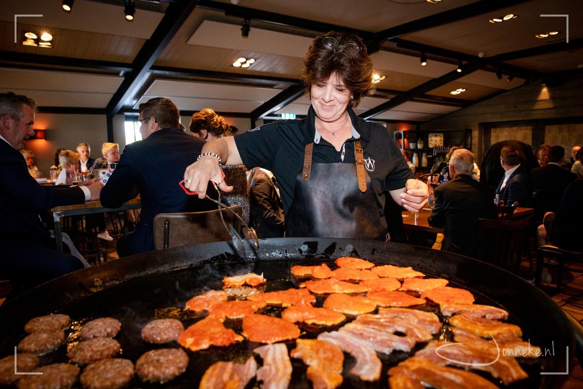 Bij de Weistaar gaat het feest weer verder, met een BBQ.