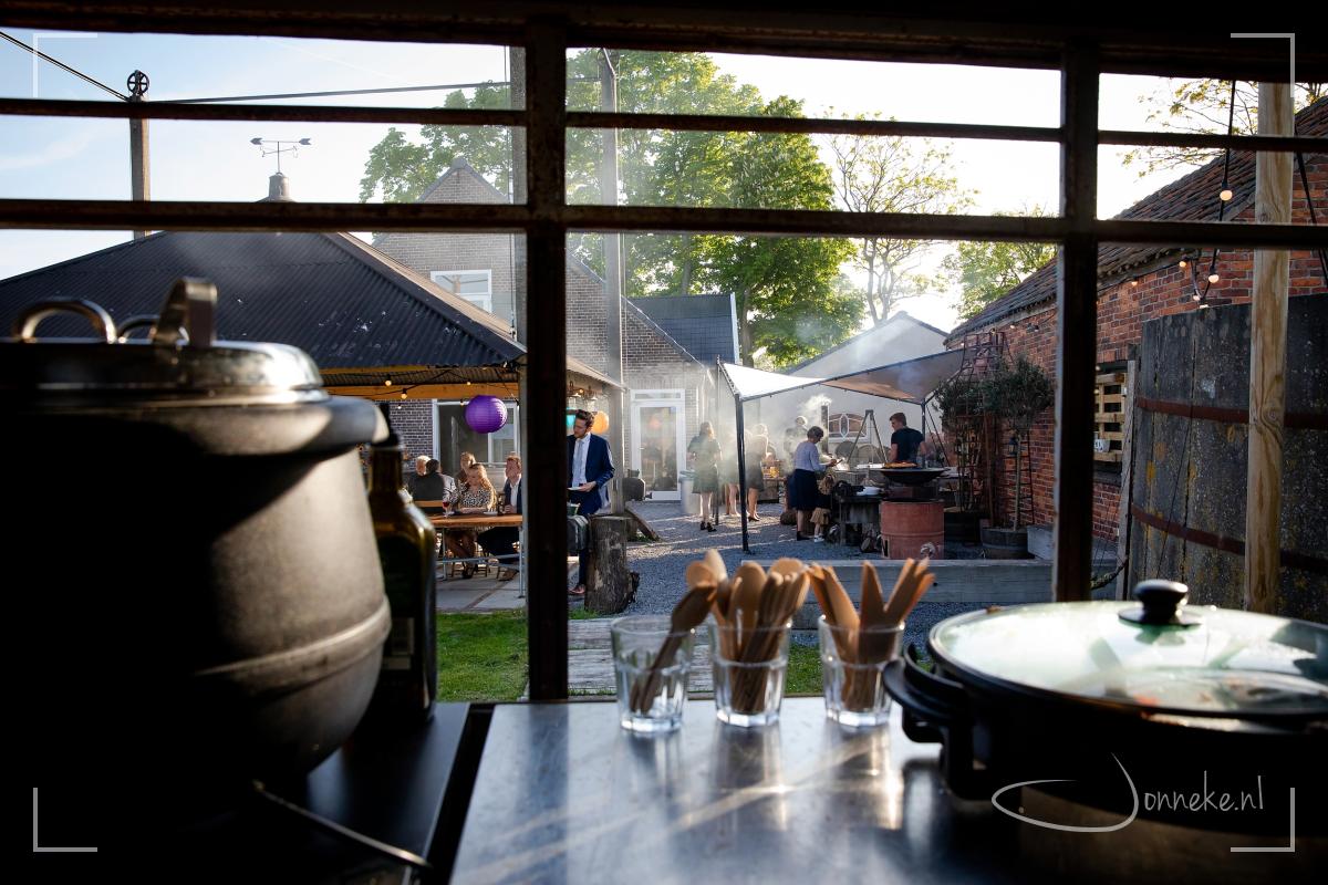 In deze food-truck was soep, salade en sate te bestellen en kijk je uit op de 'bbq-hoek' met hamburgers en gerookte zalm.