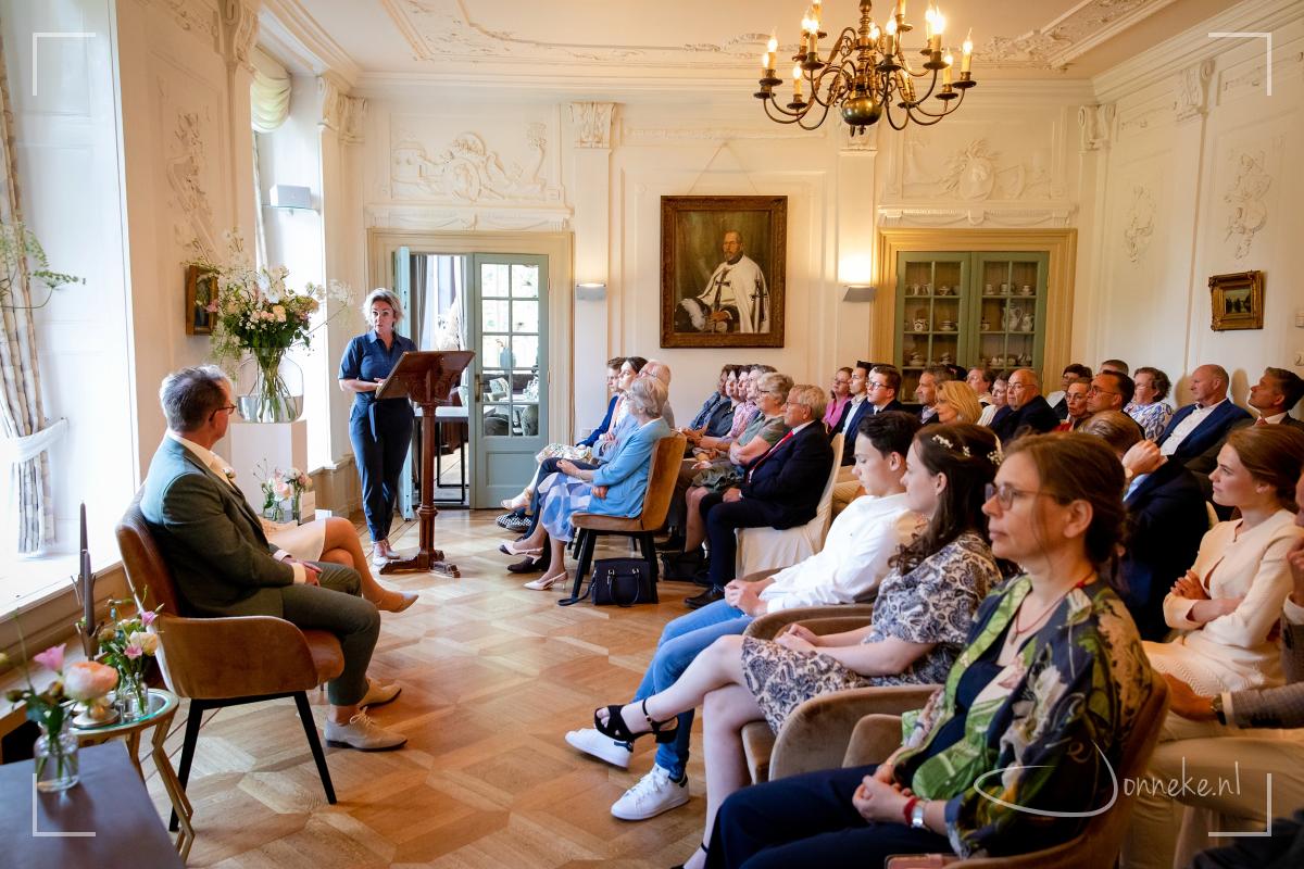 Collega van Corina leidde de ceremonie (erg leuk en persoonlijk!)
