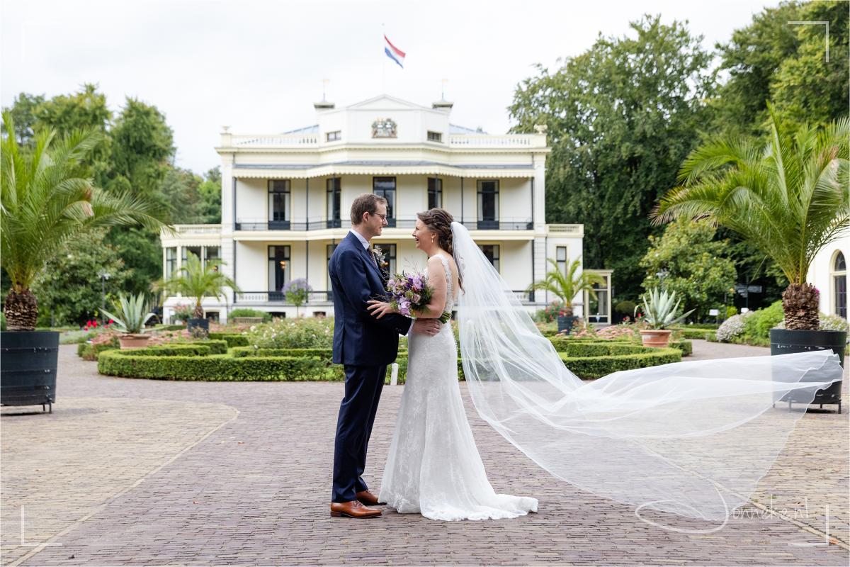 Het mooie kasteel waar Maike altijd langs reed om naar haar werk te gaan... dat is nu de plek waar ze de vrouw van Gerard wordt!