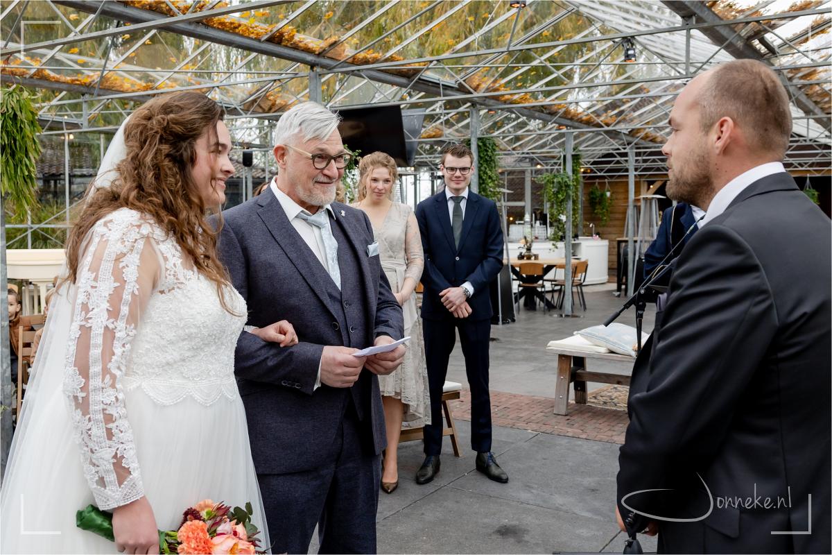Pap geeft z'n dochter niet zomaar weg. De woorden stonden op een briefje, en de betekenis ervan was voor Gert overduidelijk.
