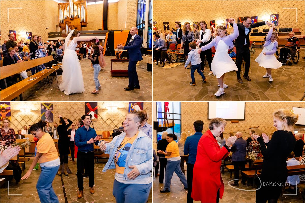 Weet je wat me het meeste raakte hiervan? De ontmoetingen in die dans, de (soms nog voorzichtige - want past dit wel -) vrolijkheid in de kerk. Eigenlijk he... eigenlijk, zouden we naast bidden, danken, zingen, zegenen, collecteren, preken, verootmoedigen.. ook een nummer moeten dansen elke zondag. Wat zou dat mooi zijn.