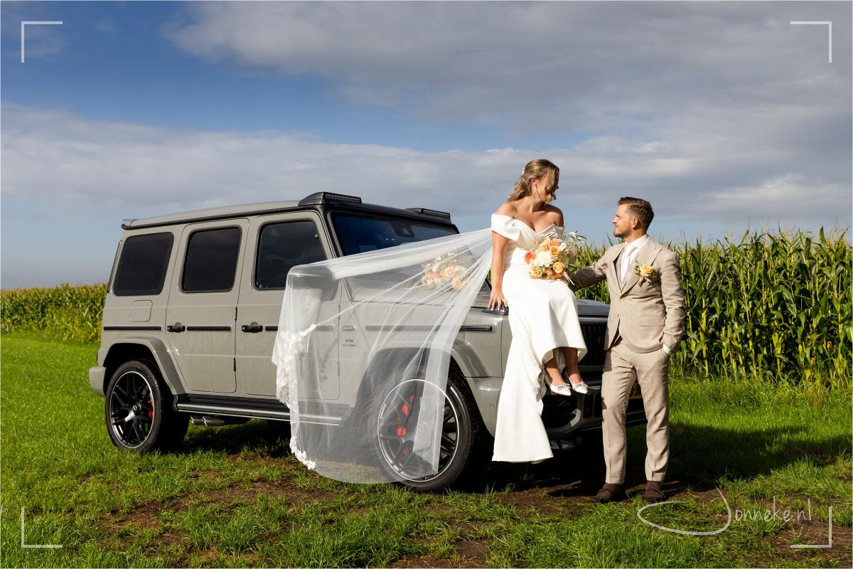 En die paar zonnestralen? Die gebruiken we natuurlijk om even een paar foto's te maken bij die megastoere Mercedes G-klasse.