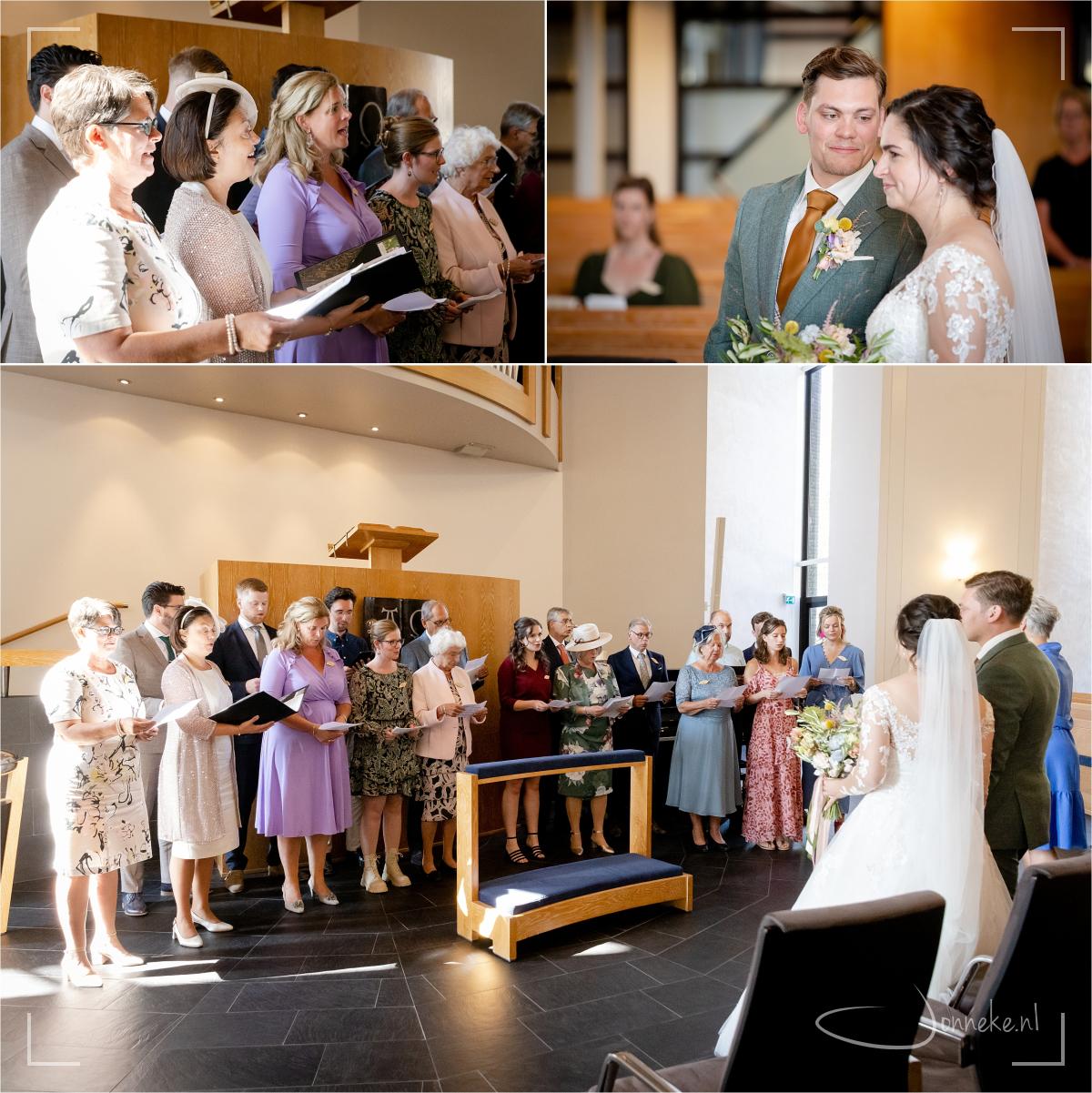 Als verrassing werd er maar liefst twee keer gezongen voor het bruidspaar. Kippenvel, zo mooi! Tranen bij het bruidspaar...