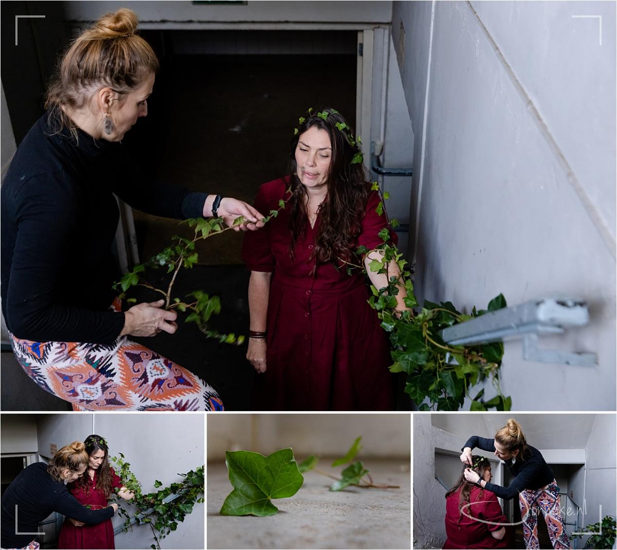 Met hedera vastgebonden worden, als symbool.. het was zo krachtig: het vastzitten, het losmaken en het loslaten!