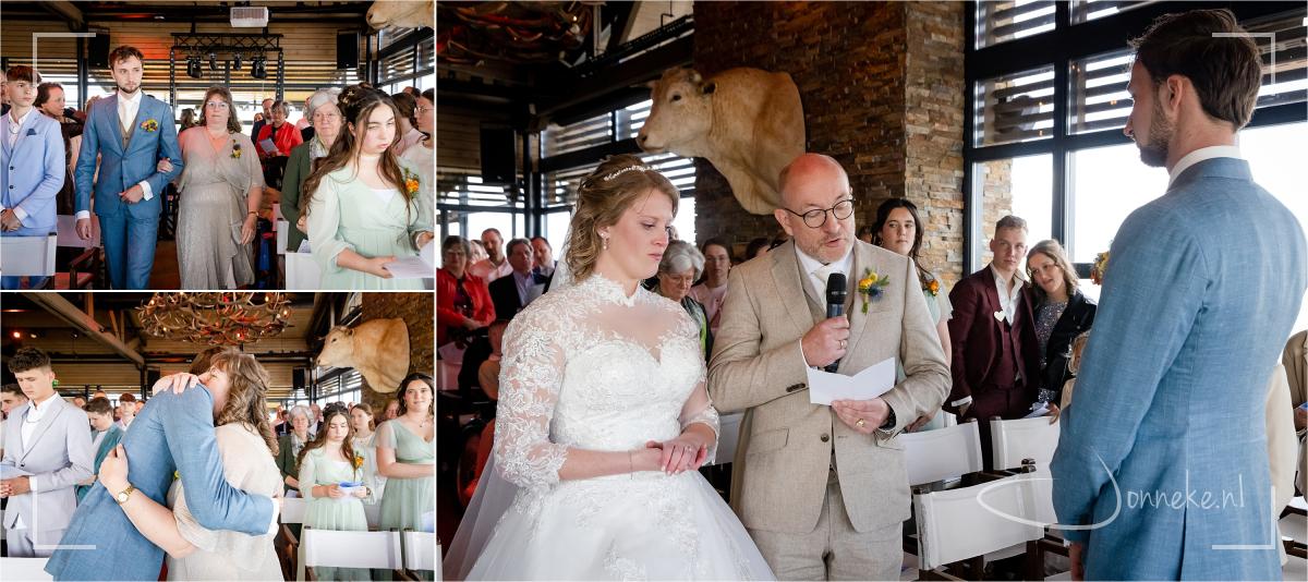 In de bovenzaal vindt de 'kerkdienst' plaats. Ook dit was weer even zo'n moment dat ik blij was dat ik achter m'n camera kon wegkruipen: de liefdevolle woorden voor zijn zoon Jorin, maar ook aan zijn 'dochter' Dinelle... hartverwarmend.