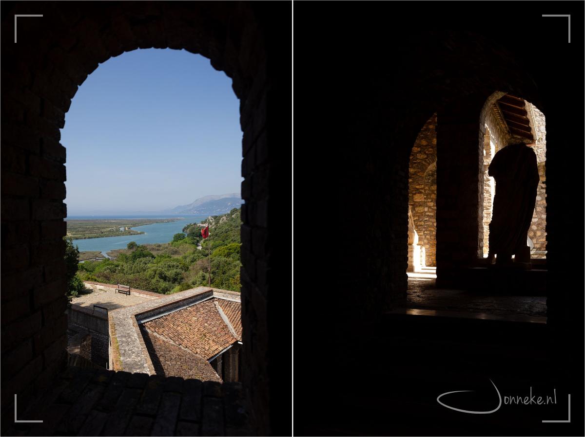 Al hebben we allebei niet vreselijk veel met geschiedenis, toch was het bezoek aan Butrint de moeite waard! Het is een oude Griekse stad en archeologische vindplaats in het zuiden van Albanie. Het mooie vond ik dat het niet alleen nog maar een stapel stenen was, maar dat het zo goed bewaard is en ik me er dus een goede voorstelling van kon maken: badplaats, kerk, huizen, kasteel, amfitheater enz.