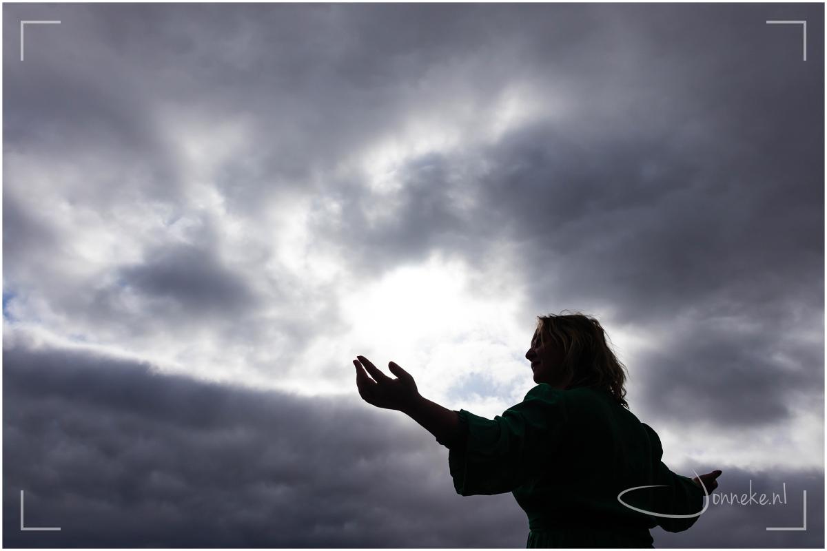 Wij mensen zijn soms net planten: water, licht en liefde en we leven op! ;-)
