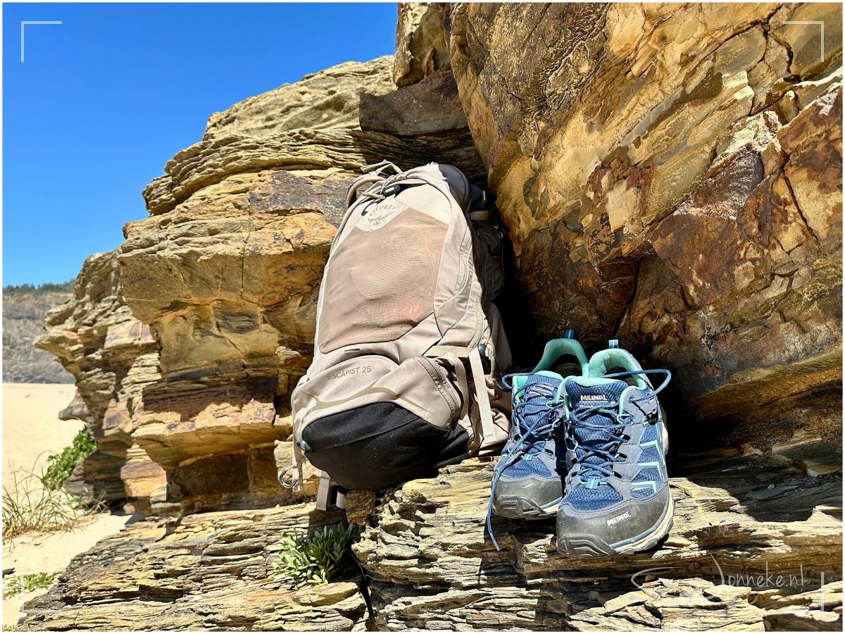 Mijn vrienden: een fijne rugzak en m'n schoenen. Daar moet ik het de komende dagen mee doen ;-)