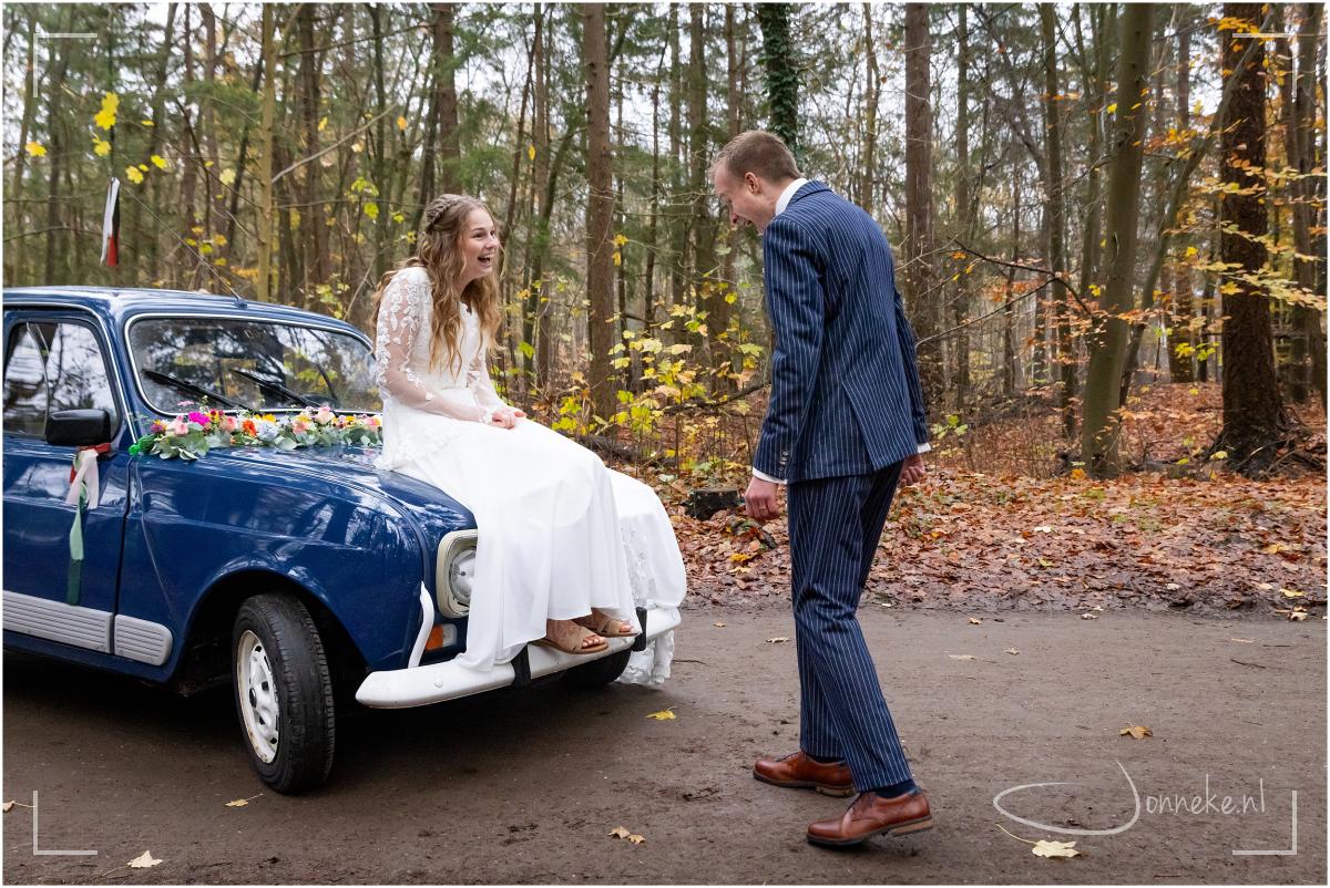 Dan gaan we naar het bos, waar Hanneke eerst een verrassing heeft voor Peter: ze heeft haar voeten laten henna-en! Peter vond het heel tof en ze mocht haar slippers een poosje aanhouden ;-)