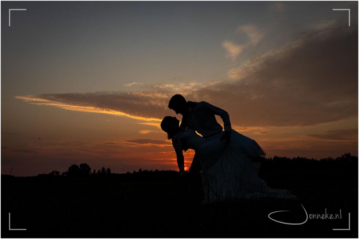 Met zo'n mooie zonsondergang maken we natuurlijk wel een tof silhouet!