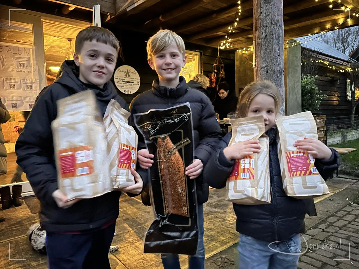Helemaal happy met warme choco en een mooie bestelling van pap en mam.