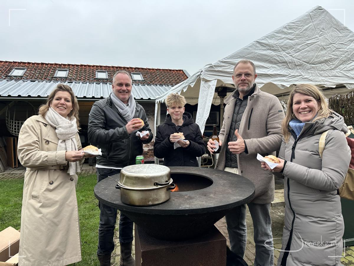 DRUKKE dagen, maar wel mega-gezellig en toch ook weer een mooie opbrengst aan extra verkopen van ruim 3000 euro.