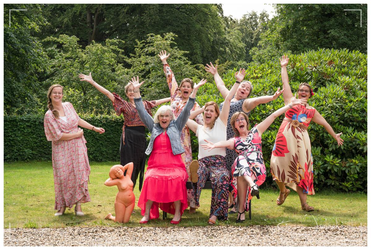 Afsluiting van Achsa was met fotoshoot: we zagen er allemaal extra feestelijk uit ;-)